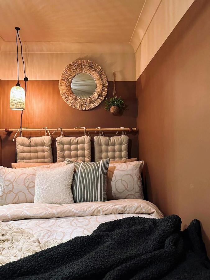 4-Bed Cotswold Getaway With Hot Tub & Gaming Room Churchdown 외부 사진