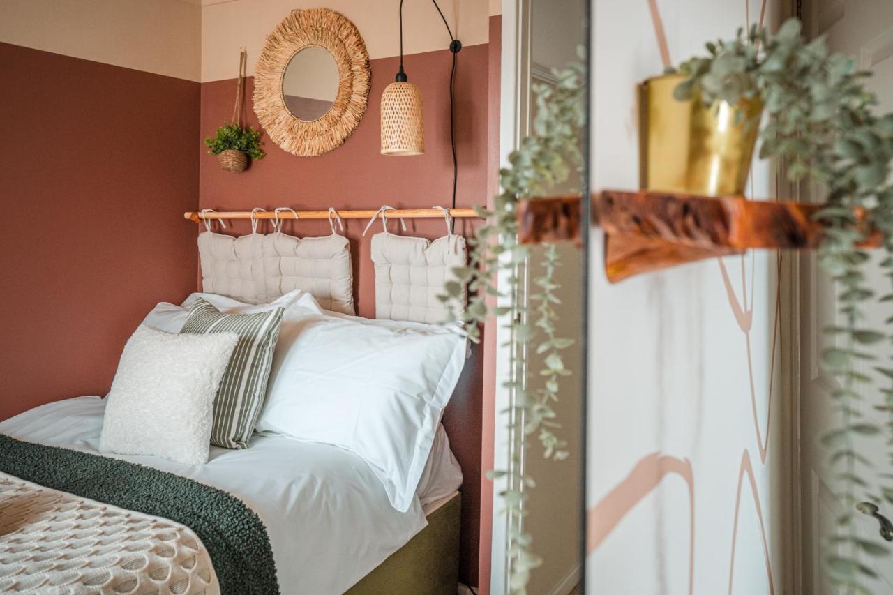 4-Bed Cotswold Getaway With Hot Tub & Gaming Room Churchdown 외부 사진