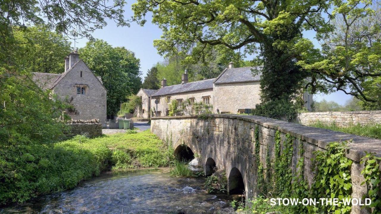 4-Bed Cotswold Getaway With Hot Tub & Gaming Room Churchdown 외부 사진